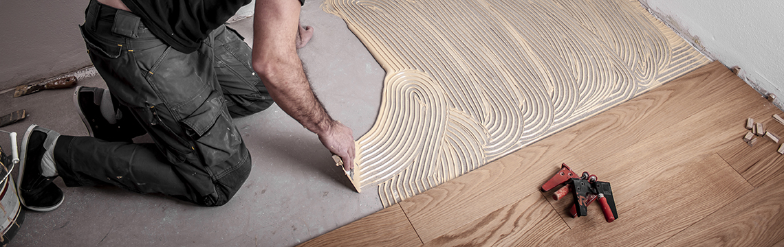 Bodenleger / Bodenlegerin