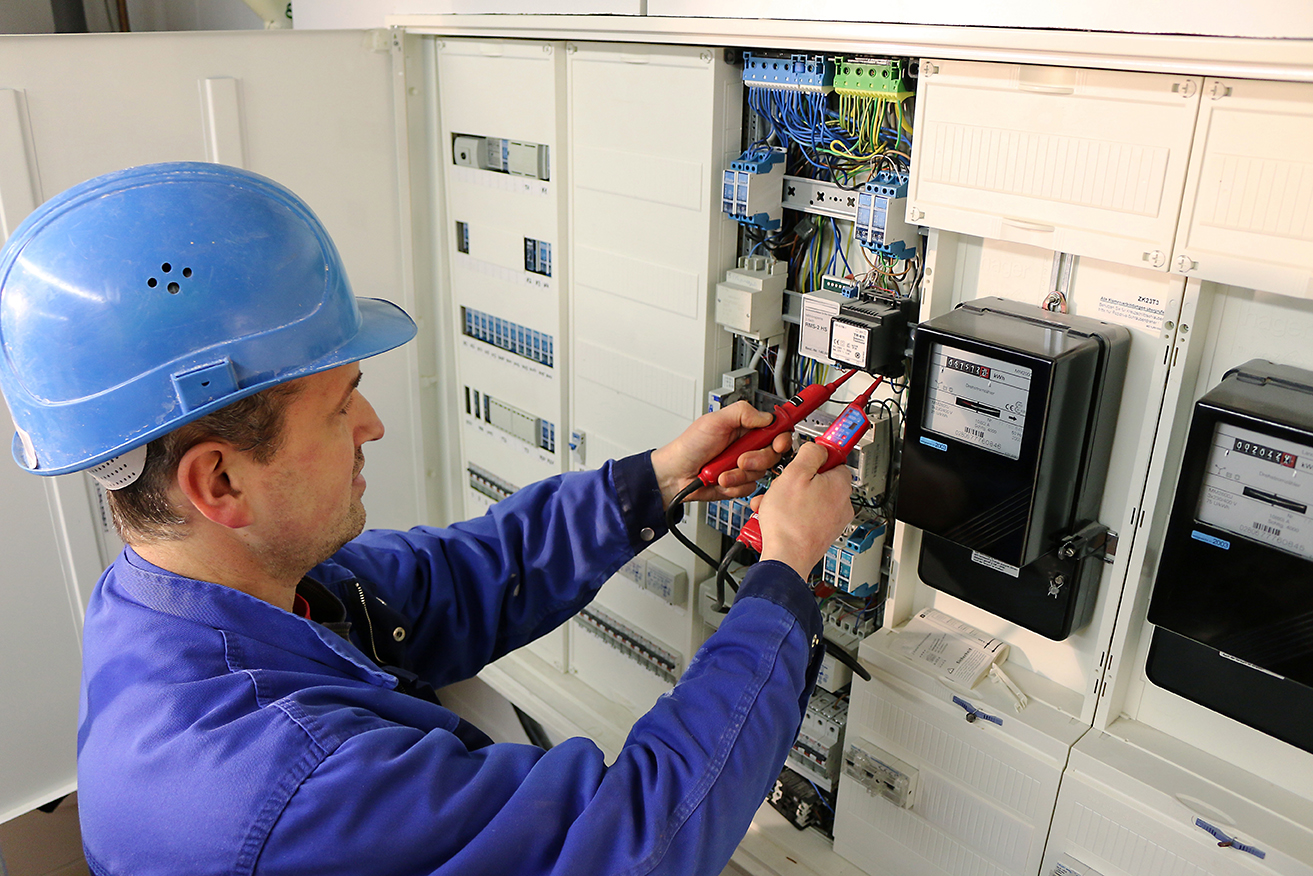 Elektroanlagenmonteur/in
